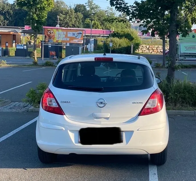 Opel Corsa 2011 photo 2