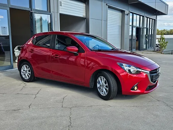 Mazda 2 2016 photo 2