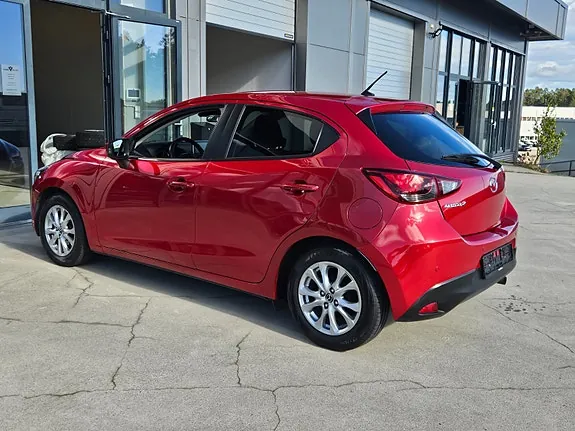 Mazda 2 2016 photo 3