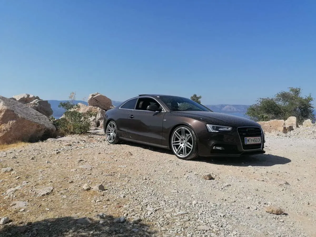 Audi A5 2012 photo 2
