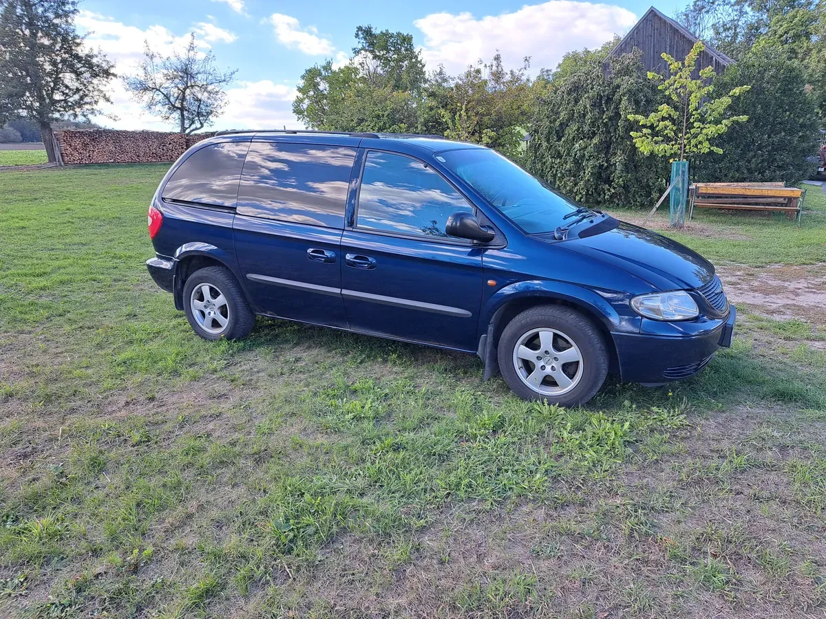 Chrysler Voyager 2004 photo 2
