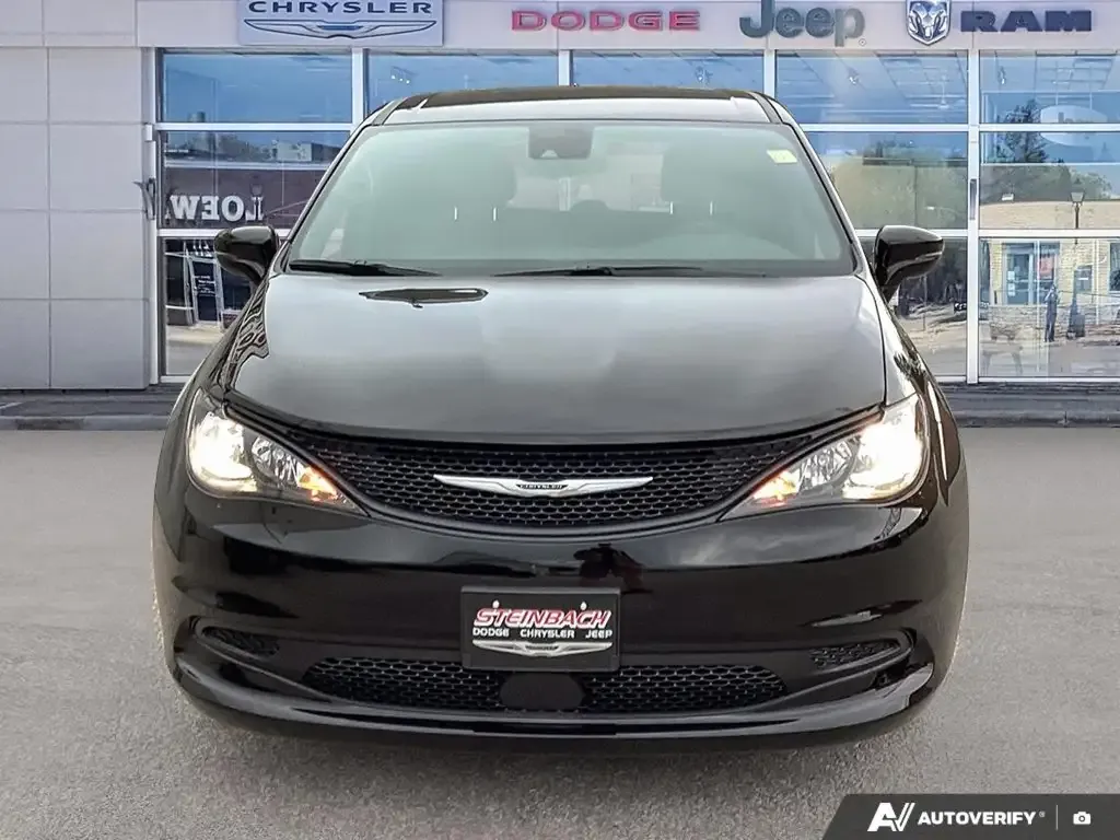 Chrysler Grand Caravan 2026 photo 3