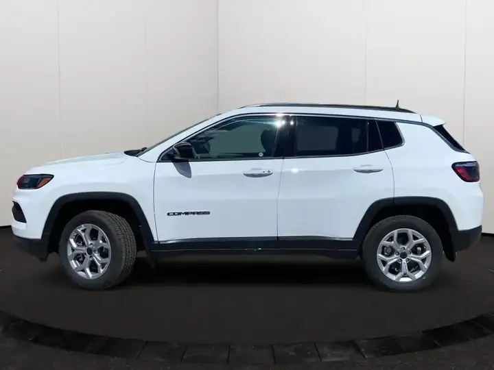 Jeep Compass 2026 photo 2