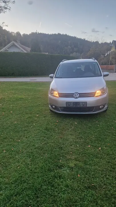 Volkswagen Touran 2013 photo 2