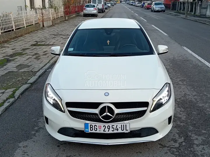 Mercedes-Benz A 180 2016 photo 2