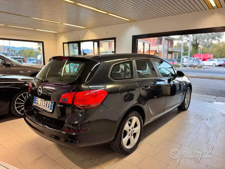 Opel Astra 2012 photo 4