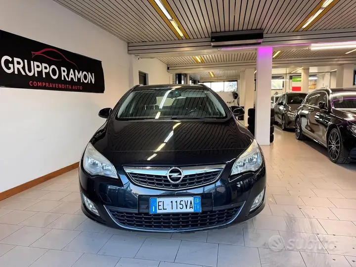 Opel Astra 2012 photo 3