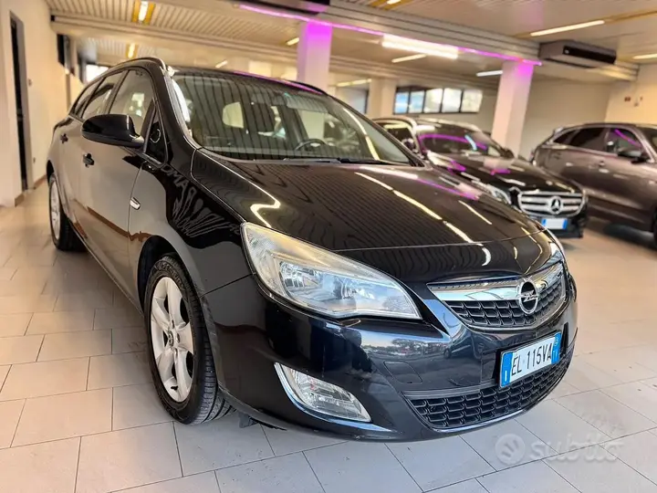 Opel Astra 2012 photo 2