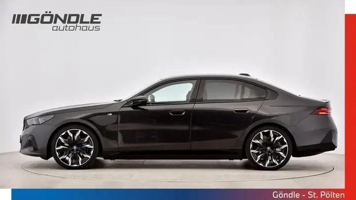 BMW 5 Series 2023 photo 3