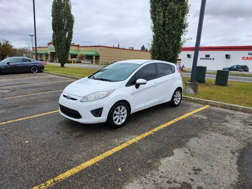 Ford Fiesta 2011 photo 2