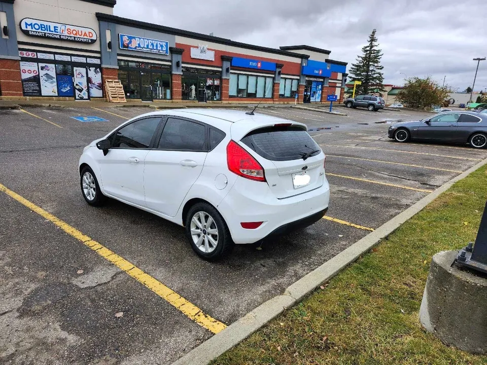 Ford Fiesta 2011 photo 3