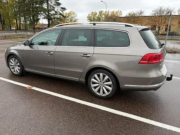 Volkswagen Passat 2011 photo 2