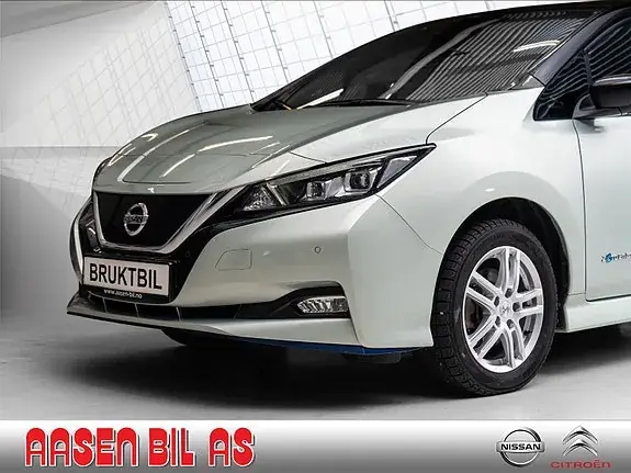 Nissan Leaf 2021 photo 2