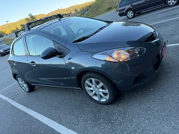 Mazda 2 2009 photo 3
