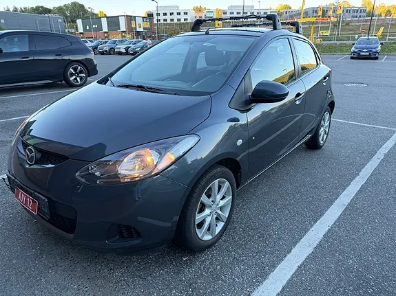 Mazda 2 2009 photo 2
