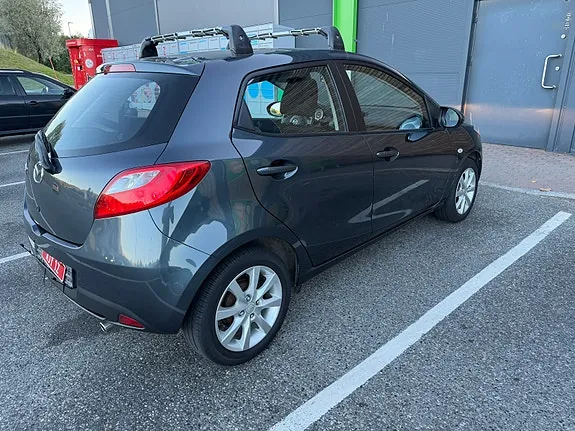 Mazda 2 2009 photo 4