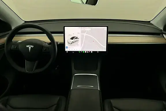 Tesla Model Y 2024 photo 3