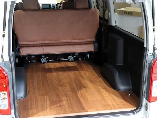 Toyota Hiace 2013 photo 3