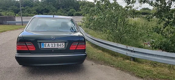 Mercedes-Benz E-Class 2001 photo 3
