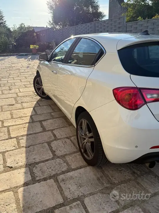 Alfa Romeo Giulietta 2013 photo 2