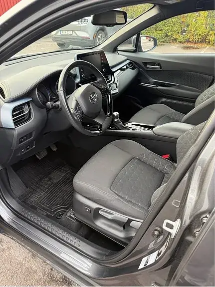 Toyota C-Hr 2020 photo 2
