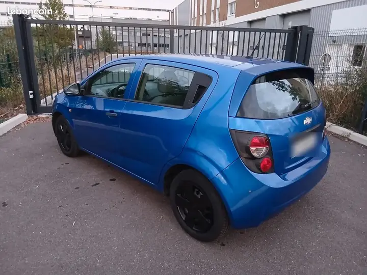 Chevrolet Aveo 2012 photo 2