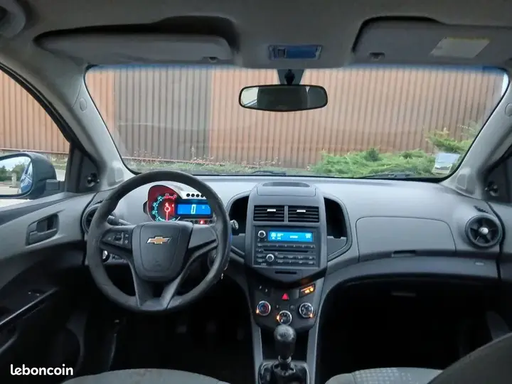 Chevrolet Aveo 2012 photo 3