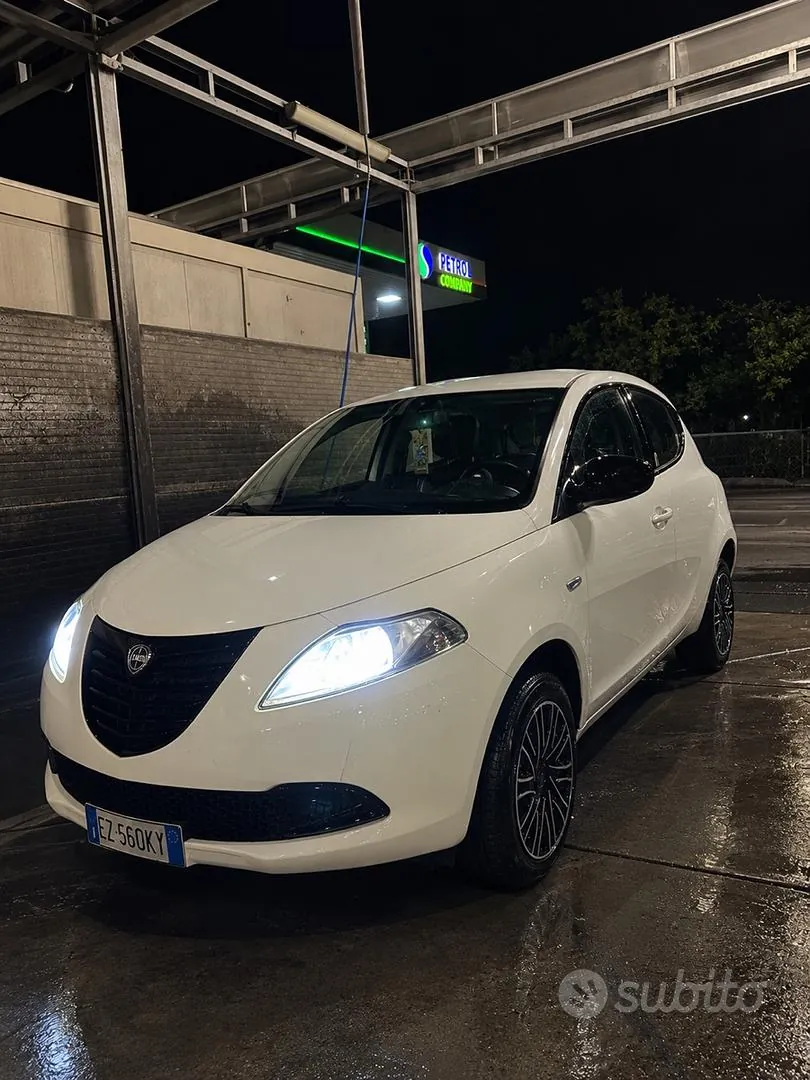 Lancia Ypsilon