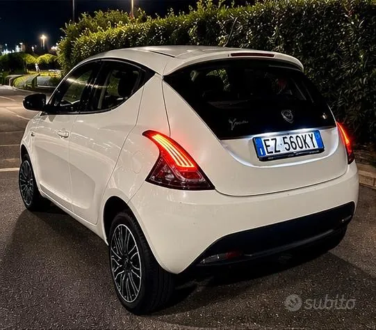 Lancia Ypsilon 2015 photo 2