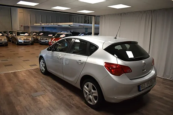 Opel Astra 2013 photo 4