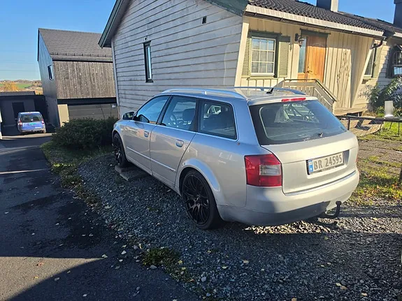 Audi A4 2004 photo 2