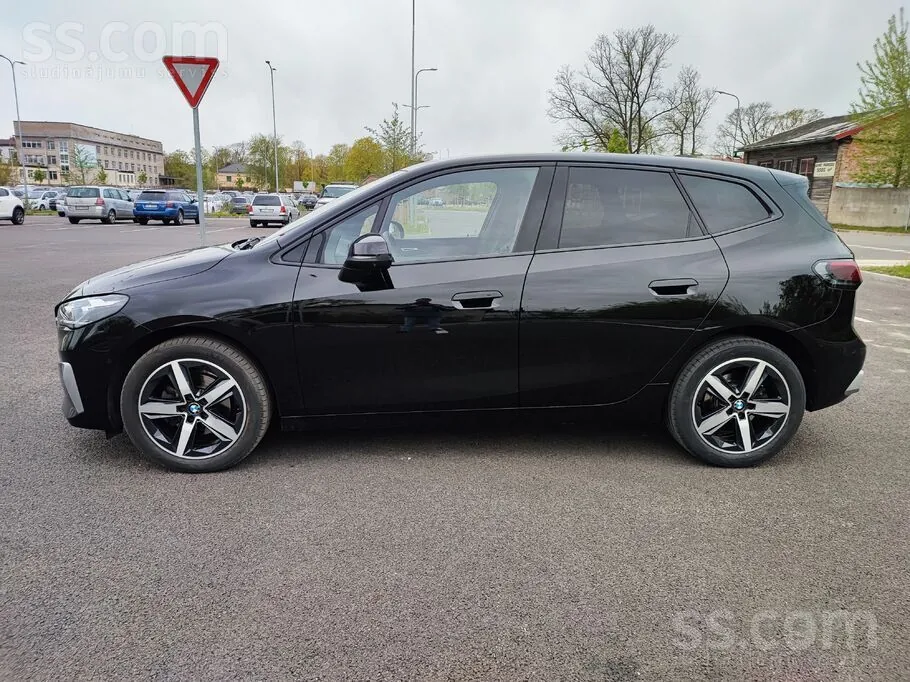 BMW 2 Series 2023 photo 3