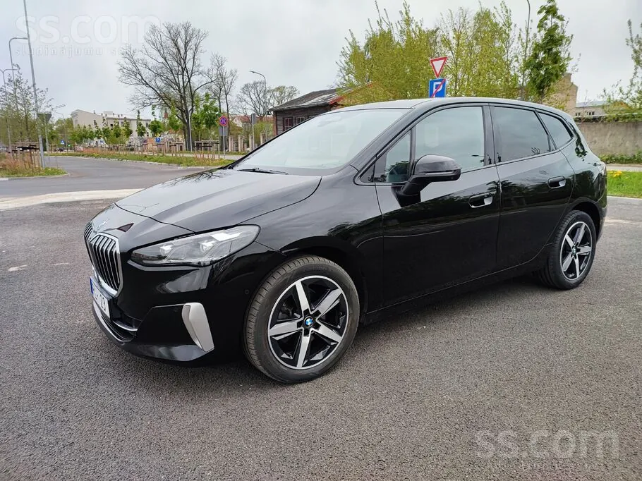 BMW 2 Series 2023 photo 2