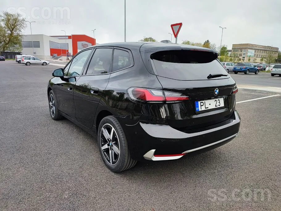 BMW 2 Series 2023 photo 4