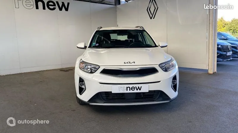 Kia Stonic 2023 photo 2