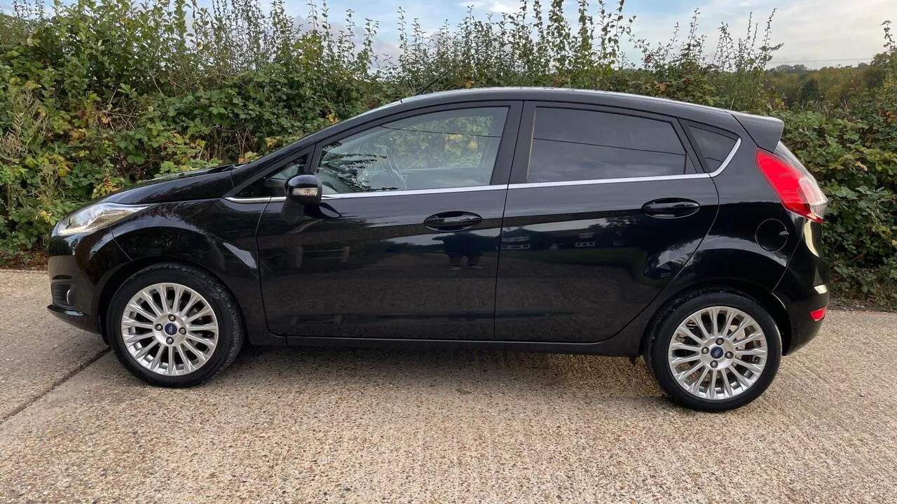 Ford Fiesta 2015 photo 2