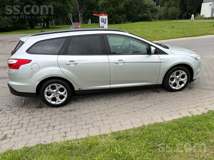 Ford Focus 2011 photo 2