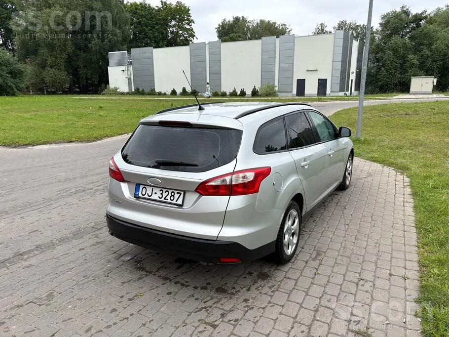 Ford Focus 2011 photo 3