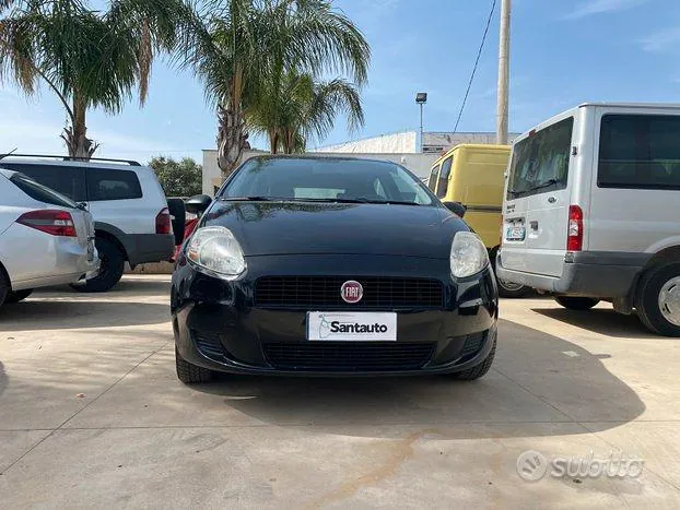 Fiat Grande Punto 2013 photo 2