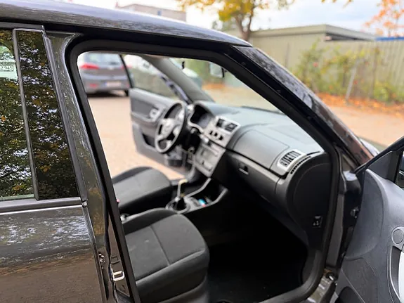 Skoda Fabia 2010 photo 5