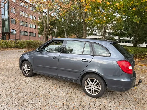 Skoda Fabia 2010 photo 4