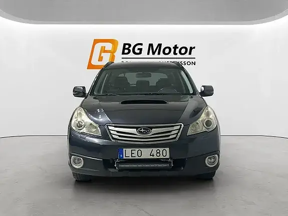 Subaru Outback 2011 photo 2