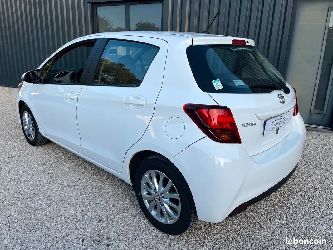 Toyota Yaris 2014 photo 2