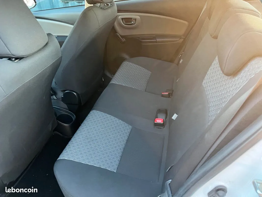 Toyota Yaris 2014 photo 5