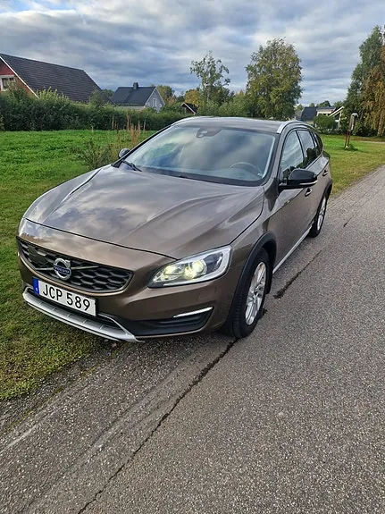 Volvo V60 Cross Country 2016 photo 2