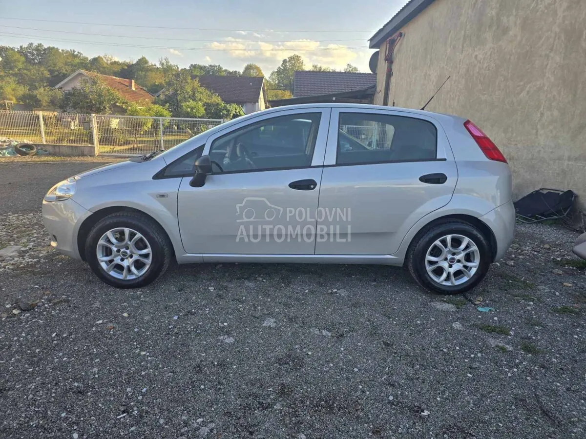 Fiat Grande Punto 2013 photo 4