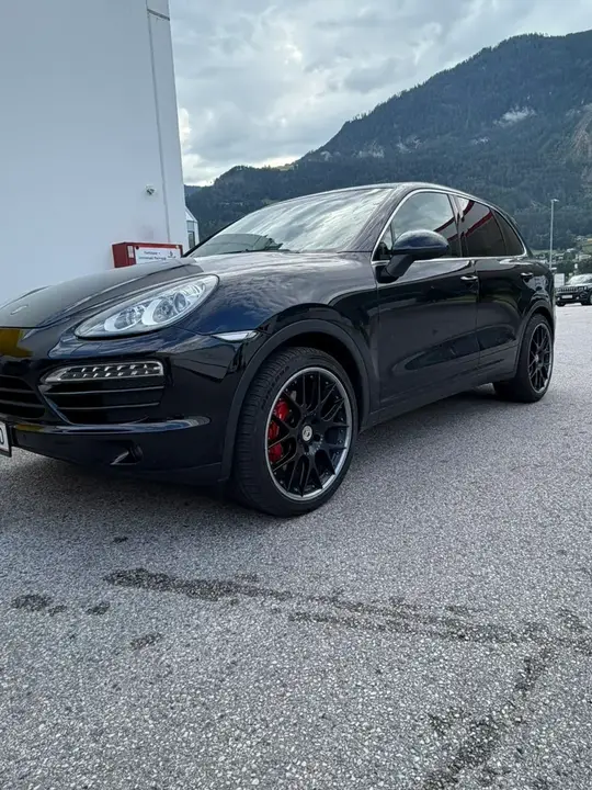 Porsche Cayenne 2011 photo 2