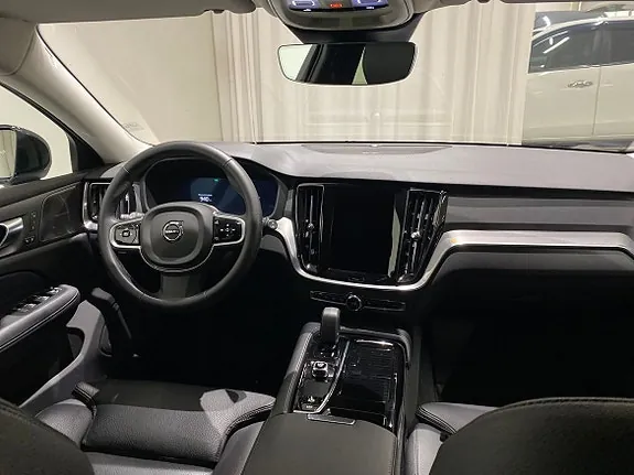 Volvo V60 2025 photo 2