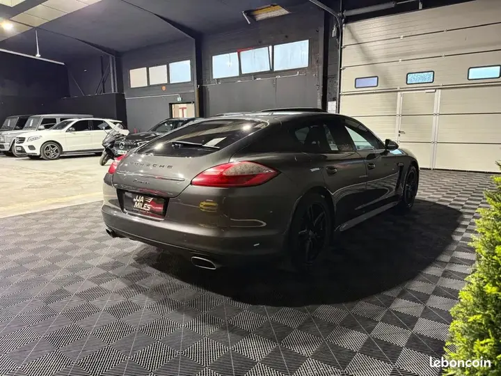 Porsche Panamera 2012 photo 4