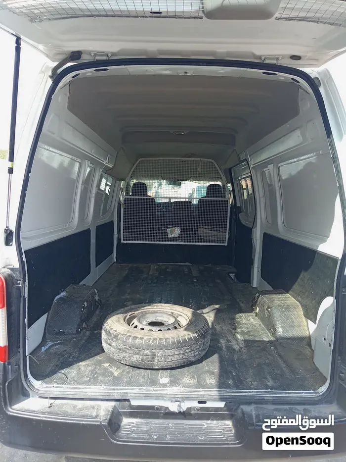 Nissan Urvan 2023 photo 4